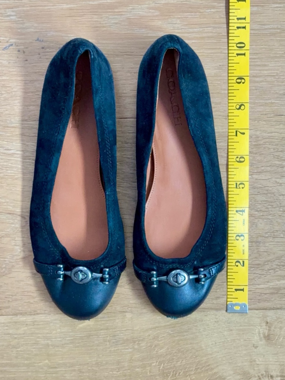 Coach Suede Cap-Toe Ballet Flat Black Gunmetal Turnlock Hardware Women's 7.5 - Picture 3 of 7